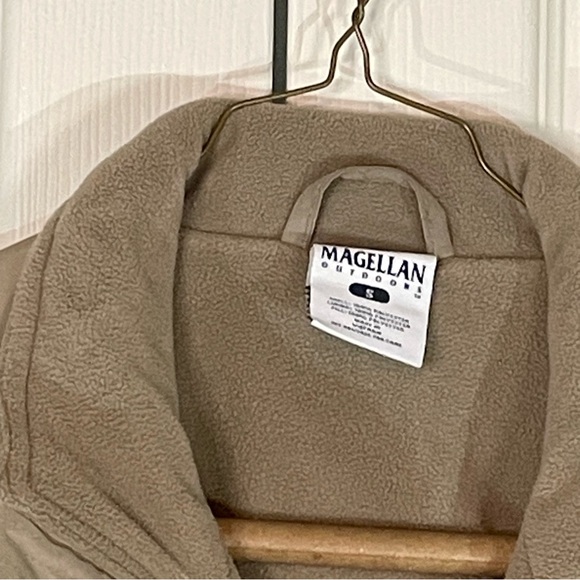 Men's Magellan Outdoors Beige Zipup Jacket - Picture 4 of 5